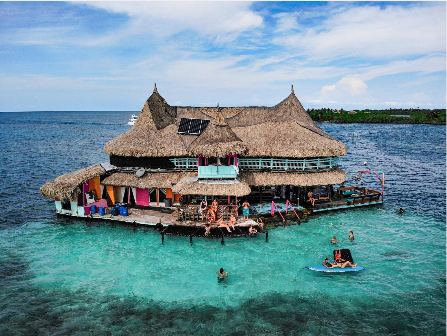 Отель Casa En El Agua Tintipan Island Экстерьер фото