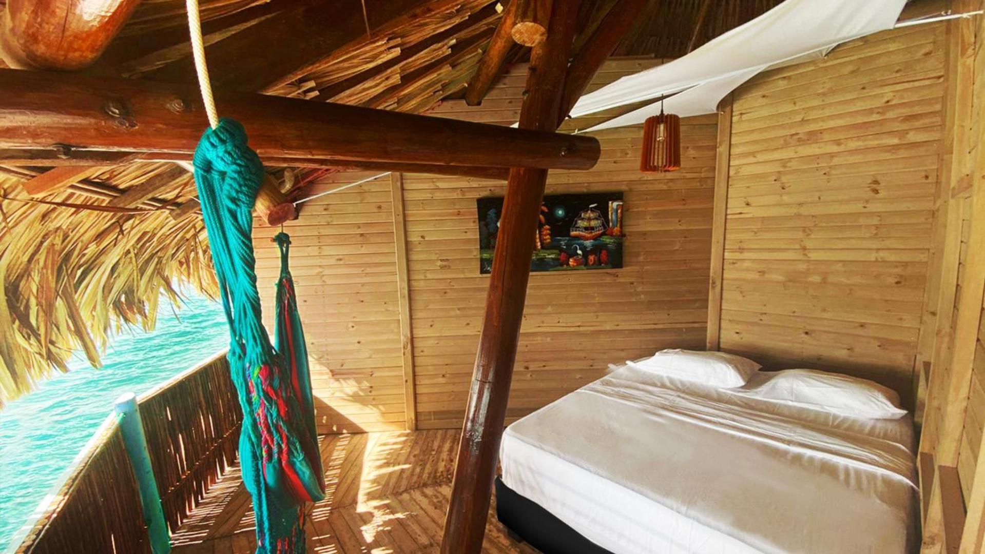 Отель Casa En El Agua Tintipan Island Экстерьер фото